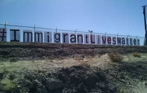 "Immigrant Lives Matter" (Le vite degli immigrati sono importanti) 