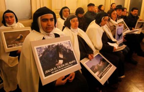 I Religiosi cileni in difesa delle suore Carmelitane 