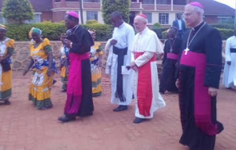 Cardeal Filoni consagra a Catedral de Karonga