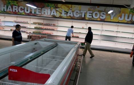 Venezuela, mancano farmaci e cibo