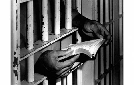 Per l’Anno della Misericordia indulto e migliori condizioni nelle carceri