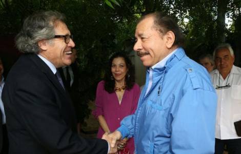 Luis Almagro en compagnie de Daniel Ortega