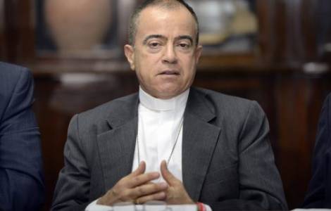 Mons. Roberto González,