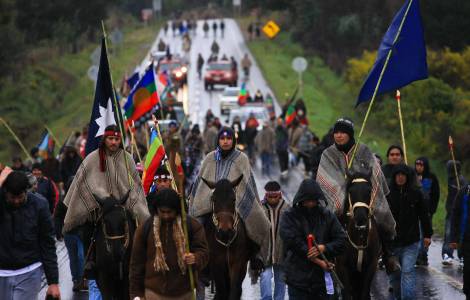 Questione Mapuche: scontri e arresti della polizia davanti alla Cattedrale di Concepcion